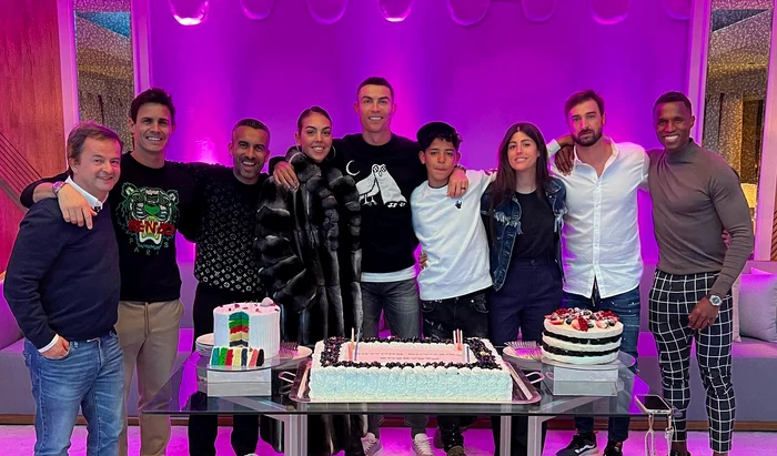 Ronaldo, Georgina și Cristiano jr, alături de prieteni de ziua fotbalistului. Foto Facebook