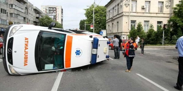 Oamenii legii nu au stabilit deocamdată cine se face vinovat de producerea accidentului Foto: Arhivă 