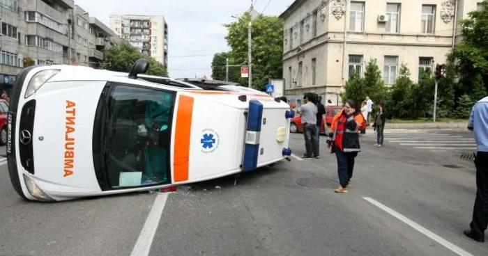 Oamenii legii nu au stabilit deocamdată cine se face vinovat de producerea accidentului Foto: Arhivă 