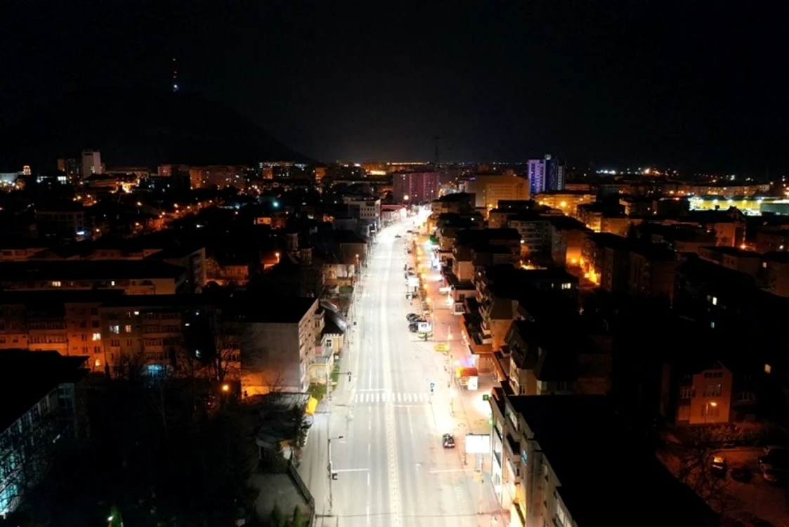 Strada Mihai Viteazul, vedere nocturnă FOTO Primăria Piatra Neamţ