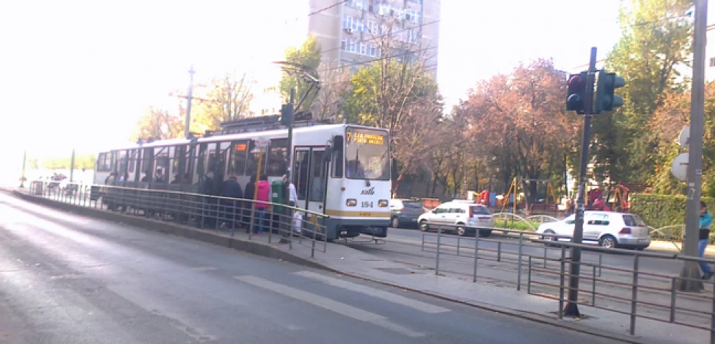 Un bărbat de 68 de ani a murit în tramvaiul 41 după ce i s-a făcut rău