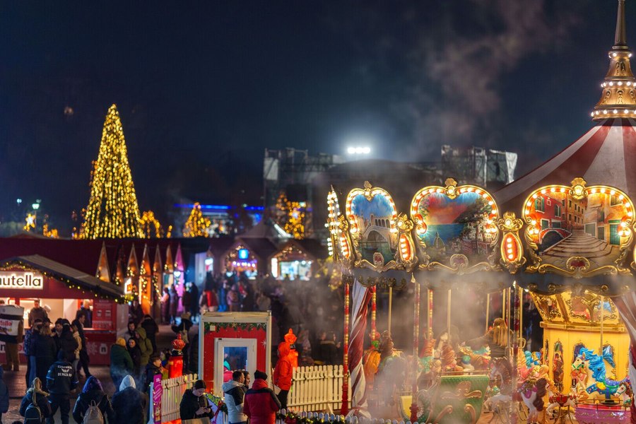 Peste 155.000 de persoane au trecut pragul ,,West Side Christmas Market” în primul weekend de la deschidere 