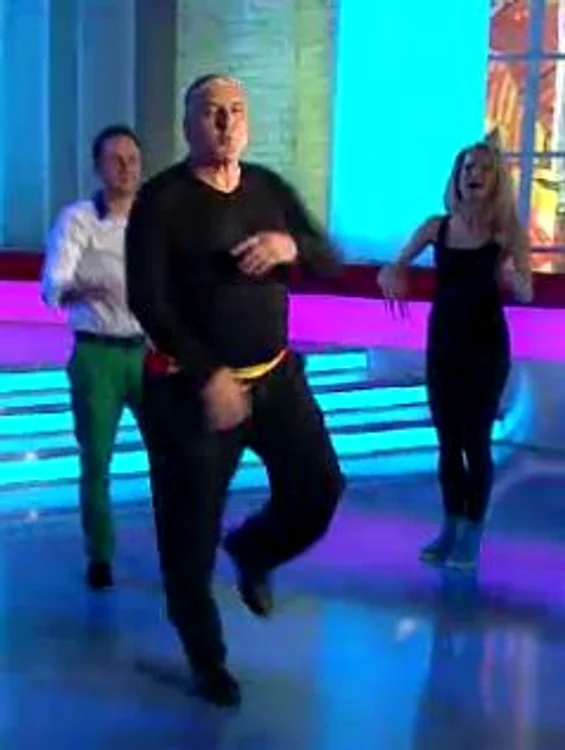 Rică Răducanu a făcut un solo, să arate că a învăţat mişcările (captură: Pro TV)