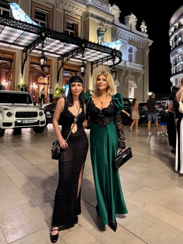 Elena împlinește 28 de ani jpg