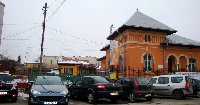 Peste ruinele primei biserici catolice din Târgovişte s-a construit o clinică medicală