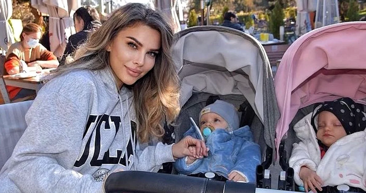 Alina Laufer și gemenii, Nathaniel și Davina Sursa: Instagram