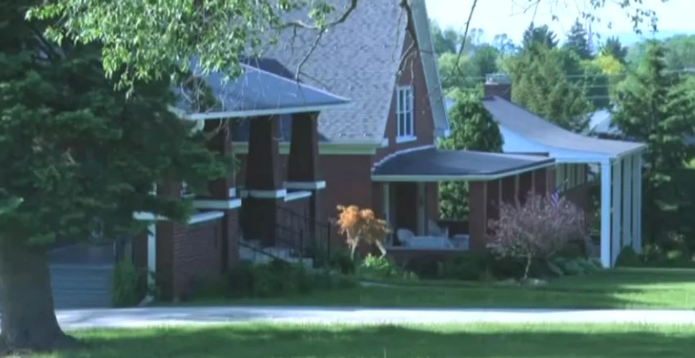 
    O bătrână a găsit un locatar nepoftit în locuința ei din Bedford, Pennsylvaniafoto: Captură video  