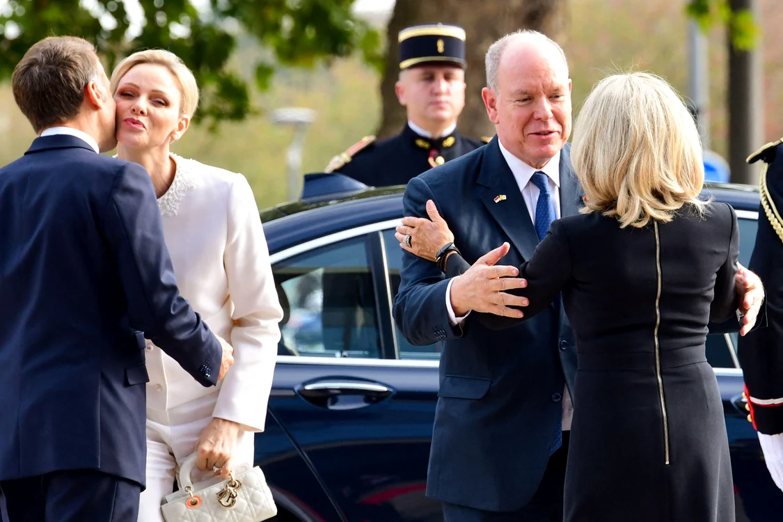 Charlene de Monaco în alb, Brigitte Macron în negru, Profimedia (3) jpg