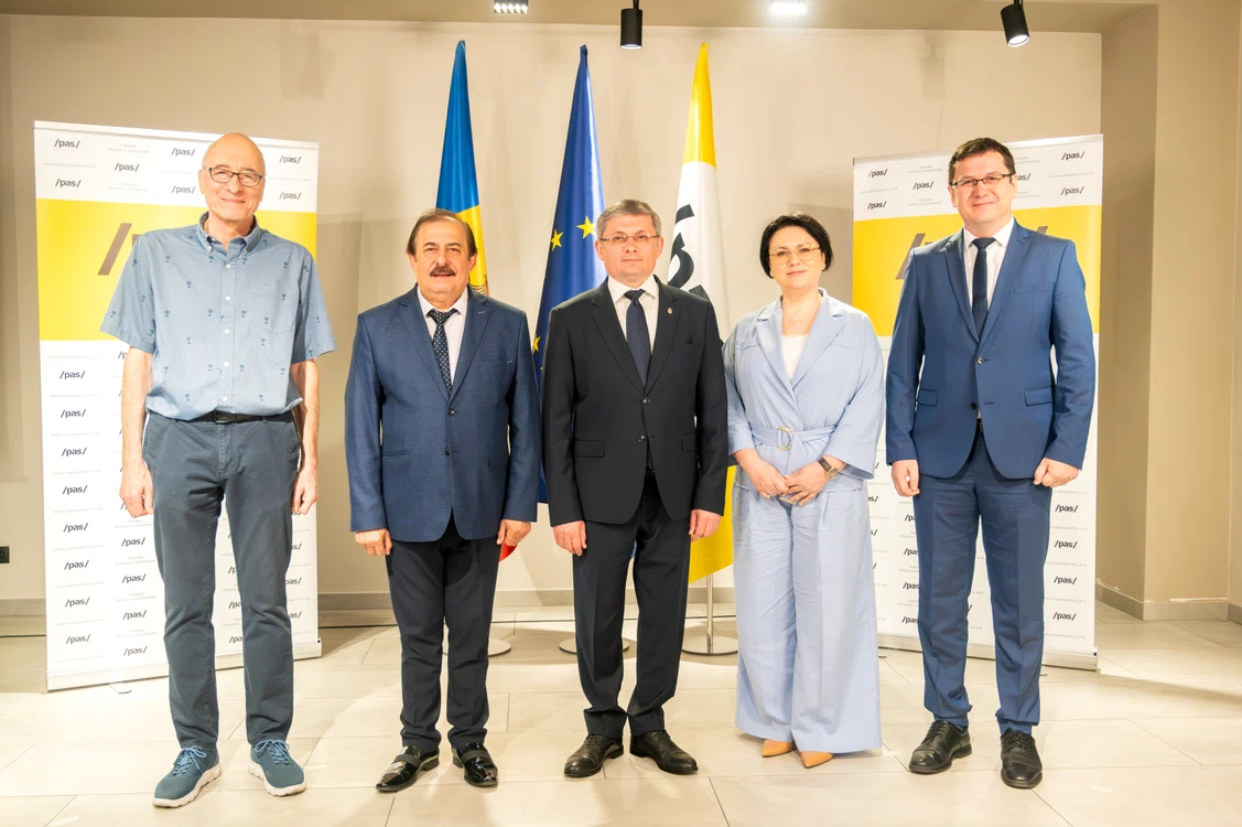 Pe lista PAS la parlamentare vor fi personalități din diferite domenii. FOTO: Unpaspentru.md