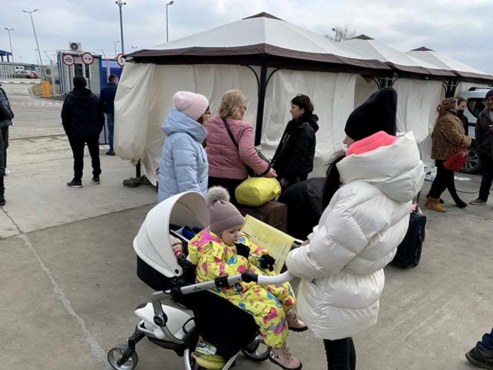 Mame și copii, pe drumul spre speranță