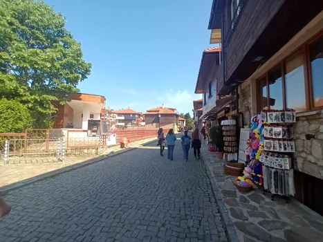 Comercianții și-au întins tarabele și își așteaptă turiștii / Sursă: Click