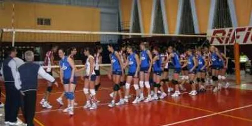 Voleibalistele pietrence speră să câştige cel puţin un set în meciul din Elveţia