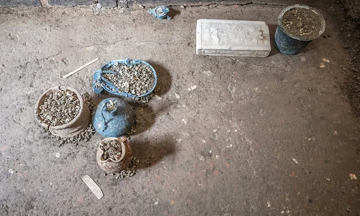 Un dulap descoperit într-o casă din Pompeii, plin cu obiecte personale