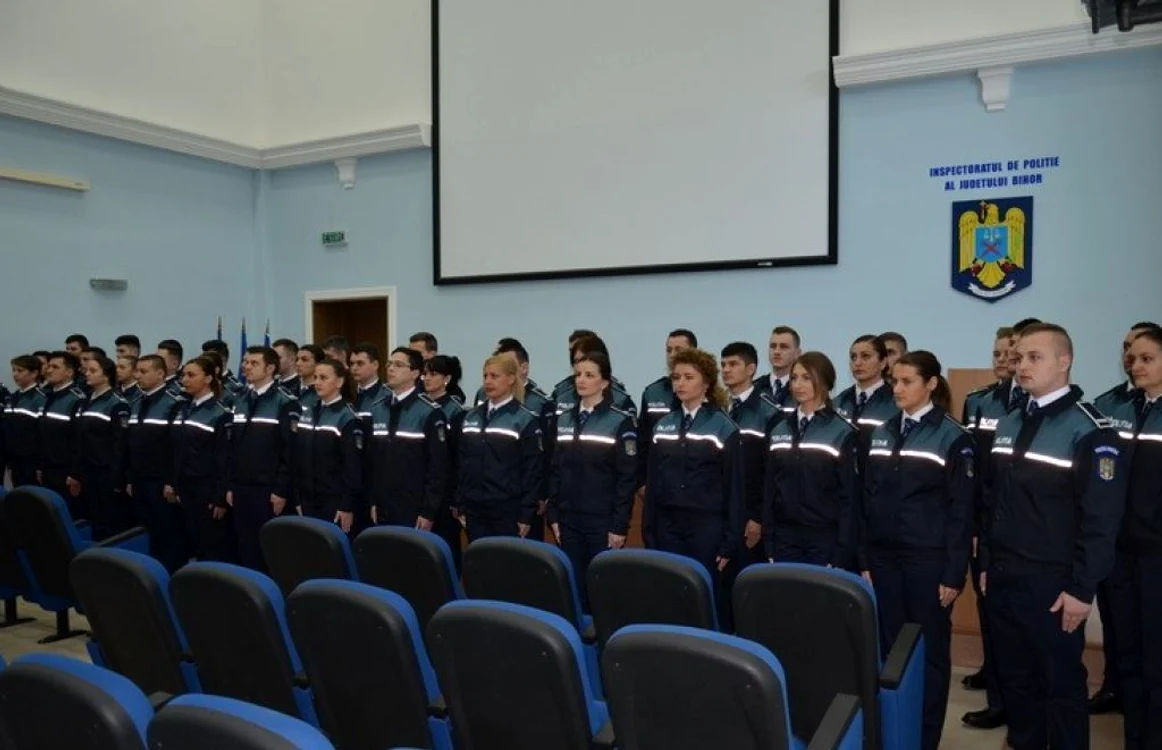 Proaspeţi absolvenţi la IPJ Ialomiţa FOTO Adevărul
