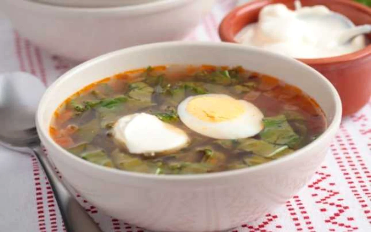 Delicioasă şi uşor de preparat, ciorba de lobodă este nelipsită primăvara de pe mesele românilorFOTO: adevarul.ro