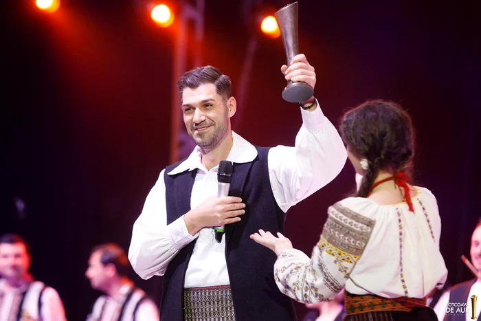 Solistul Gabriel Dumitru premiat cu „Potcoava de Aur”