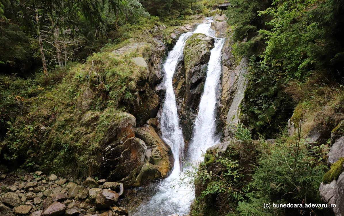 Cascada Lolaia din Retezat. Foto: Daniel Guță. ADEVĂRUL