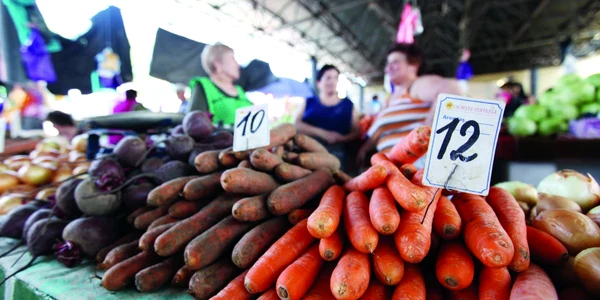 Evaziunea fiscală se face prin intermediul patentarilor care comercializează legume pe piață