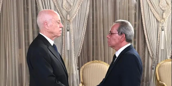 premierul tunisian  ahmed al hachani (dreapta) alături de președinte Tunisiei, Kais Saied foto via președinția Tunisiei png
