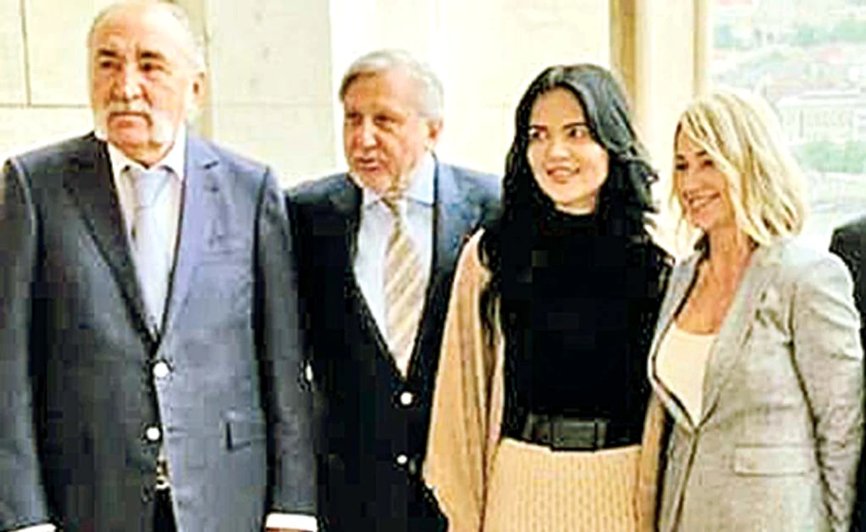 
    Ilie, alături de Ioana,  Ion Țiriac și Nadia Comăneci  