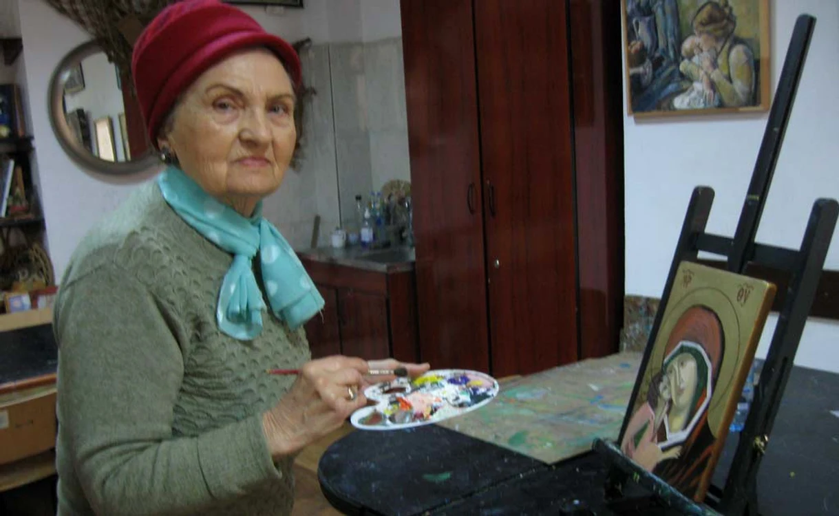 
    Maria Gheorghe  realizează şi icoane  