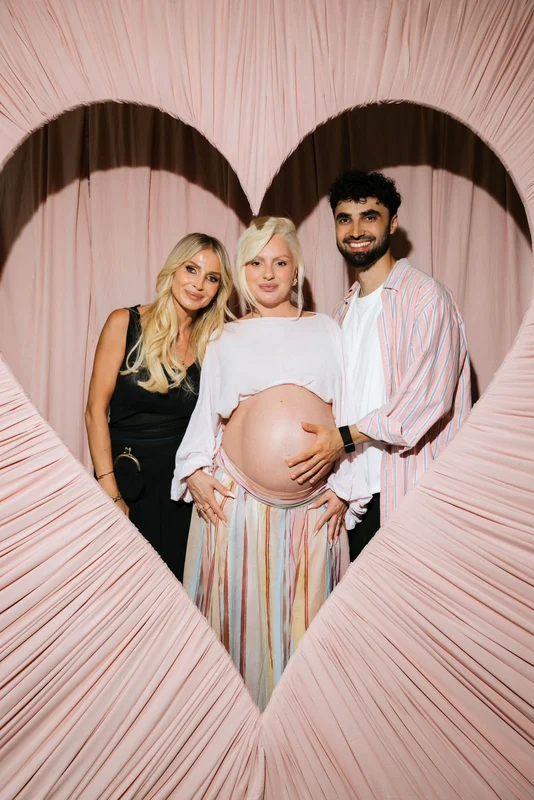 Ștefan Oprea a organizat un baby shower pentru Alexandra Stan 