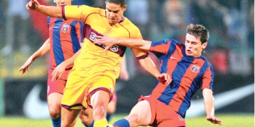 Titularizaţi în meciurile cu  Motherwell, Onicaş (dreapta) şi Ionescu  
