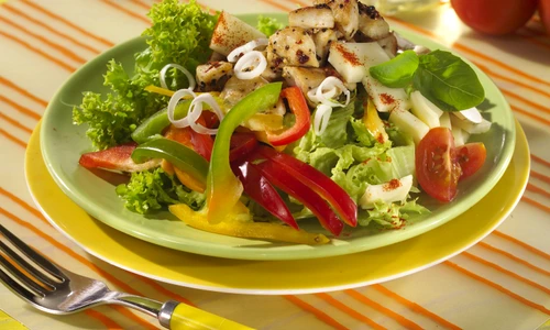 salata de legume cu piept de pui jpeg