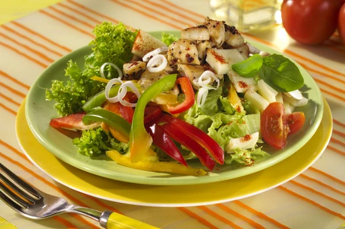 salata de legume cu piept de pui jpeg