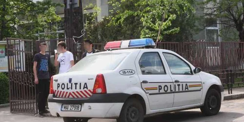 Poliţia face cercetări la faţa locului