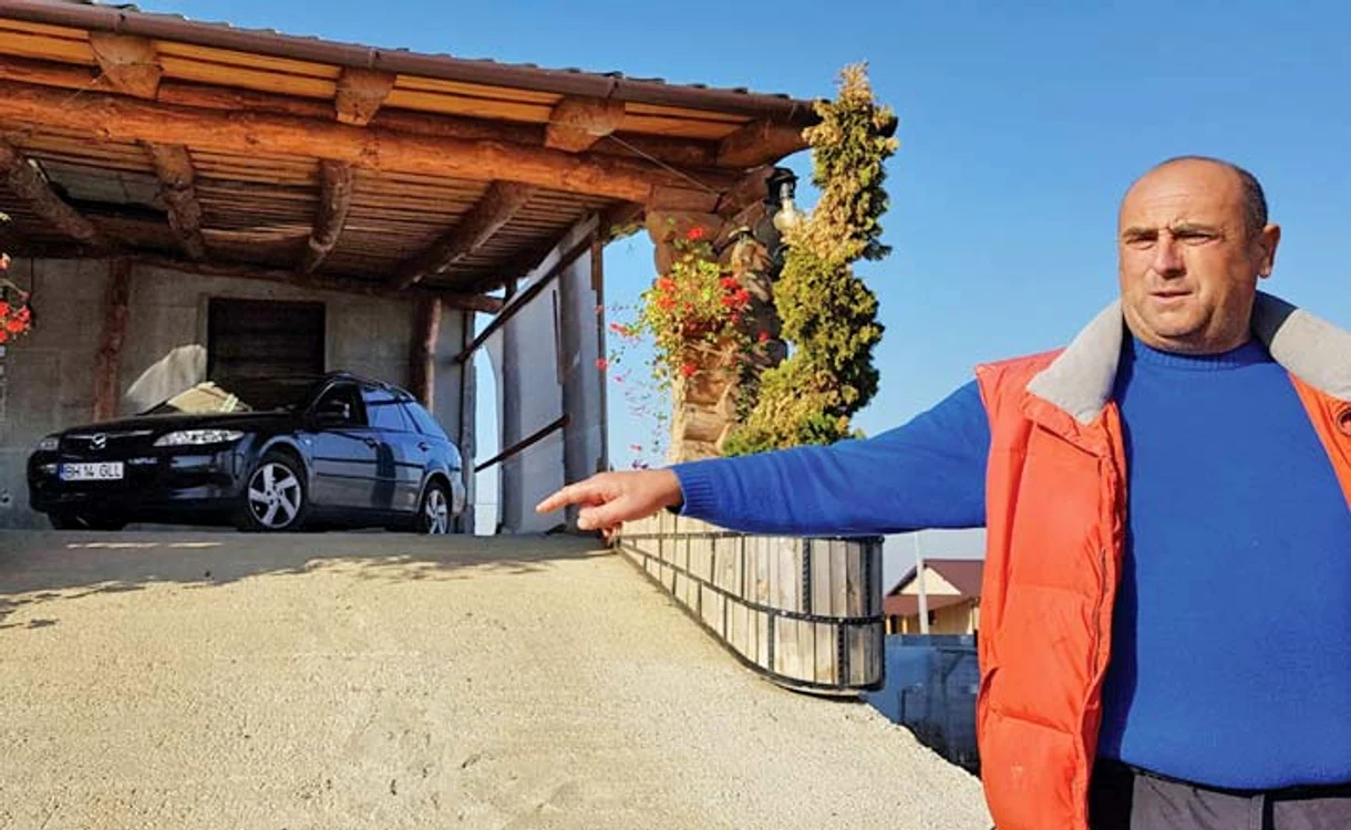 Gheorghe Tripa  transformă maşinile vechi, pe care nimeni nu mai dă doi bani, în bijuterii pe patru roţi