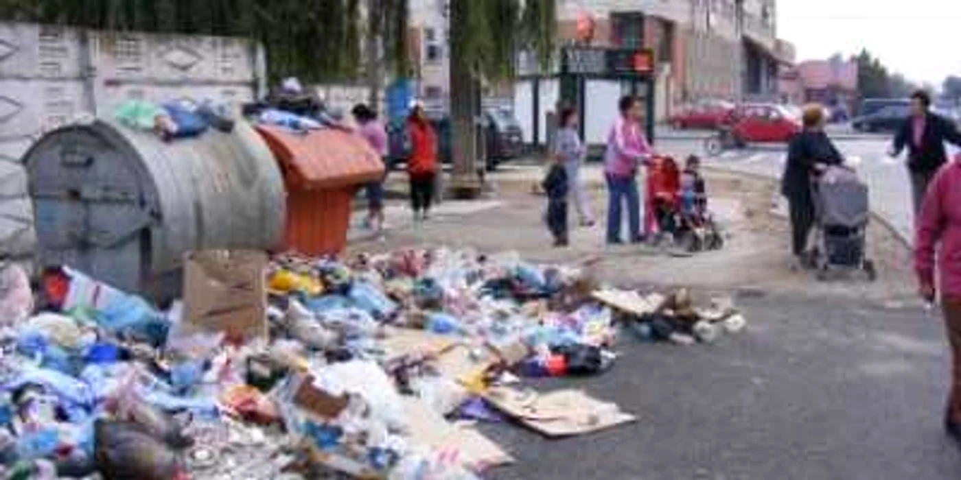 Alba Iulia: Gunoaie ridicate după o lună şi jumătate