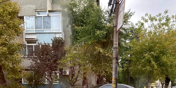 Parcare neregulamentară în Râmnicu Vâlcea Foto Facebook Ai parcat ca un bou Valcea jpg
