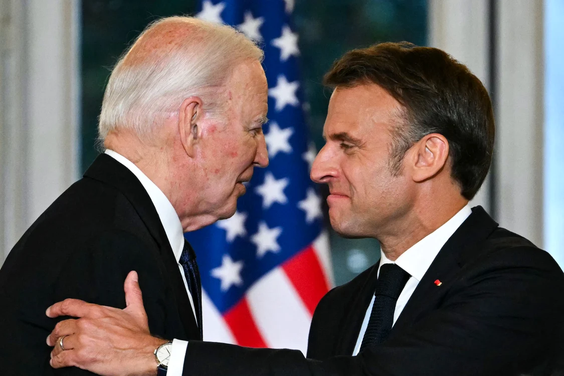 Joe Biden si Emmanuel Macron FOTO AFP