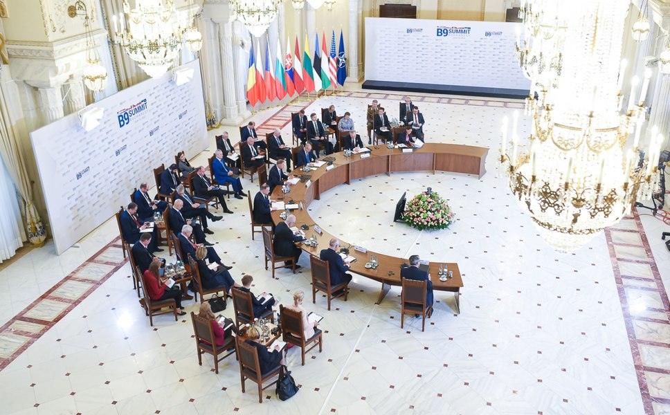 Miniștrii apărării din grupul B9 se reunesc la București. Securitatea regională și consolidarea NATO, pe agendă
