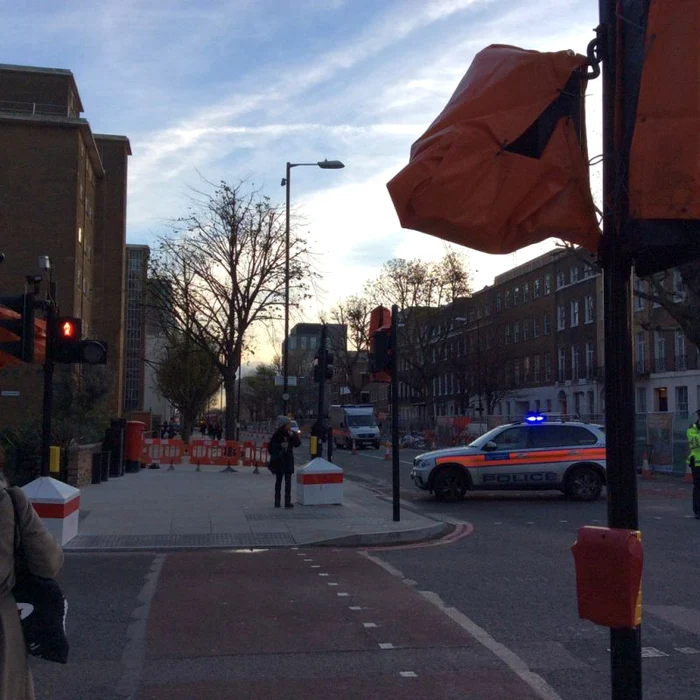 La Londra, poliţiştii au reţinut suspecţi aflaţi într-o maşină cu numere de Belgia