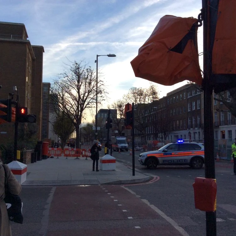 La Londra, poliţiştii au reţinut suspecţi aflaţi într-o maşină cu numere de Belgia