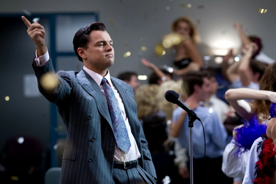 Leonardo DiCaprio într-o scenă din „Lupul de pe Wall Street“  FOTO outnow.ch
