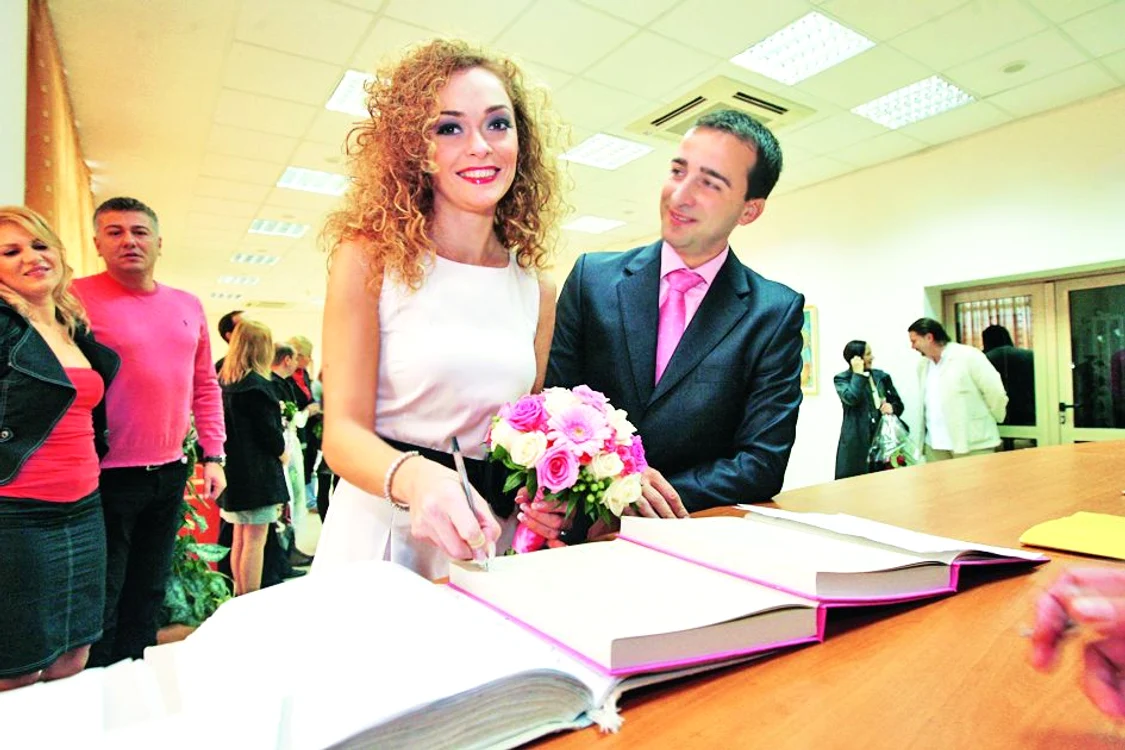 Andreea a acceptat să devină  doamna Saizu