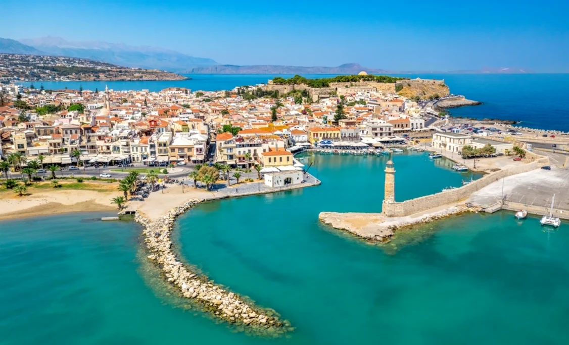 Tot mai mulți români își cumpără locuințe în Grecia / foto: Shutterstock