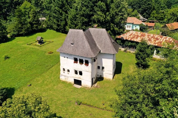 Cula Greceanu - cea mai veche culă din România - în Măldăreşti - Vâlcea Foto Facebook Vlad Eftenie