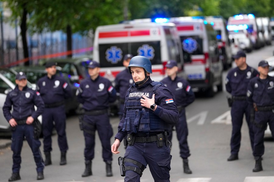 Peste 3.000 de arme de foc au fost predate până acum autorităţilor după recentele atacuri armate din Serbia