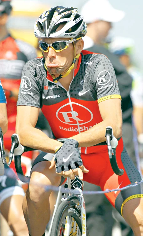 
    Armstrong a rămas  cu buza umflată după ce a fost  dovedit că s-a dopat sistematic timp de peste zece ani  