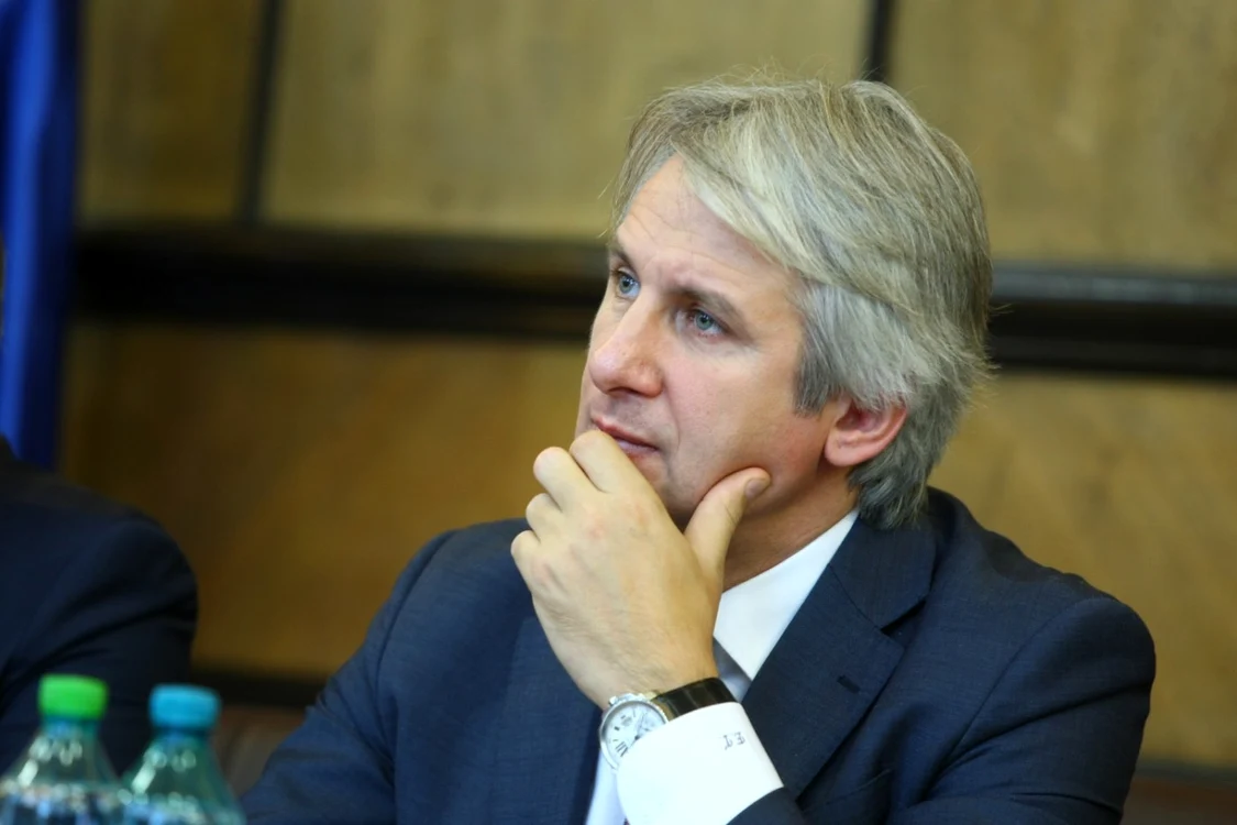 Eugen Teodorovici, ministrul Finanţelor, trebuie să convingă liderii europeni că reducerile de taxe prevăzute în Codul Fiscal sunt sustenabile   FOTO Adevărul