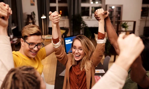 oameni fericiti foto pexels png