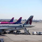 aeroport otopeni avioane pe pista jpeg