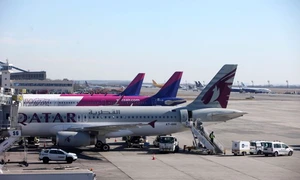 aeroport otopeni avioane pe pista jpeg