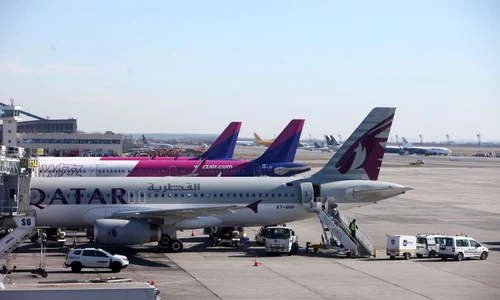 aeroport otopeni avioane pe pista jpeg