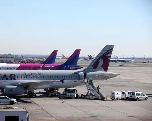 aeroport otopeni avioane pe pista jpeg