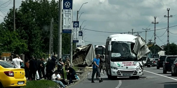 Accident cu un autocar la Iași - Plan roșu de intervenție activat 